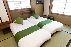 KAGURAZAKA RETRO BAR & HOTEL