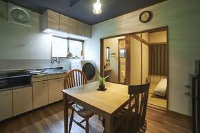 KAGURAZAKA RETRO BAR & HOTEL
