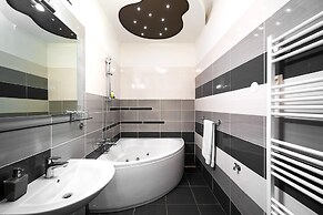 L U X E Split Luxury Rooms
