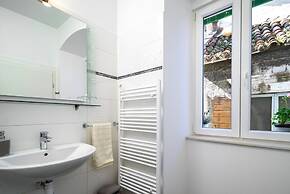 L U X E Split Luxury Rooms