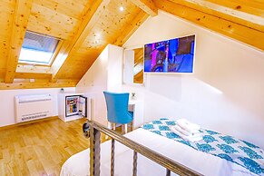 L U X E Split Luxury Rooms