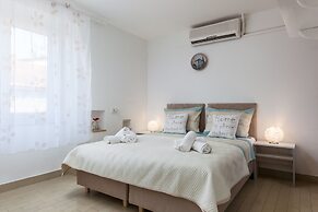 Split Apartments with Hotel Service