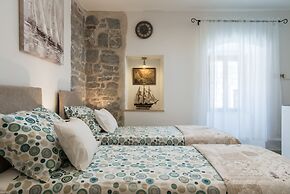 Split Apartments with Hotel Service