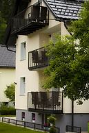 Razingar Apartments