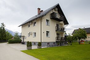 Razingar Apartments