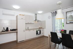 Razingar Apartments