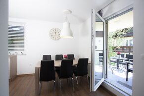Razingar Apartments