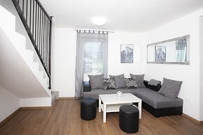 Razingar Apartments