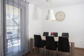 Razingar Apartments