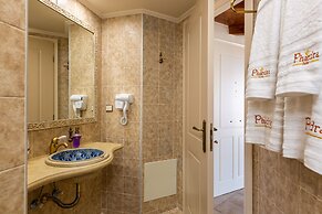 Phaedra Suites