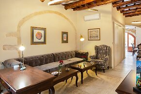 Phaedra Suites