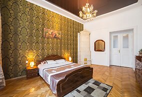 Romantic Apartment near Square Rynok