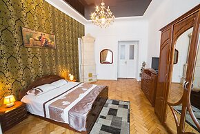 Romantic Apartment near Square Rynok