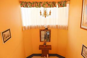 Hotel Makroz