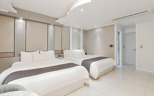 Renaissance Hotel