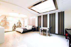 Renaissance Hotel