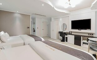 Renaissance Hotel