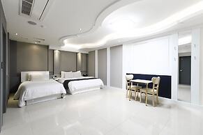 Renaissance Hotel
