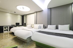 Renaissance Hotel