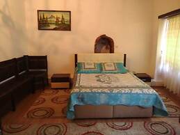 Urla Tarihi Han Otel