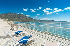 Seafront Penthouse LEO
