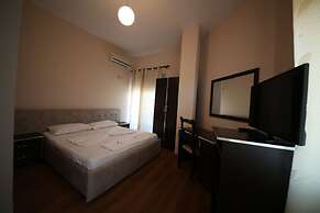 Hotel Holiday