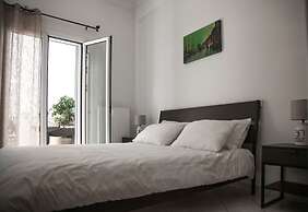 Thisio Modern House