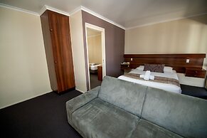 Sarina Motor Inn