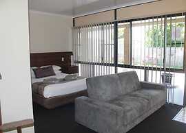 Sarina Motor Inn