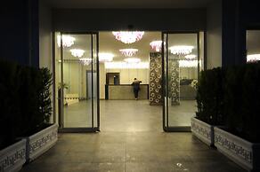 Luna Beach Hotel & Spa