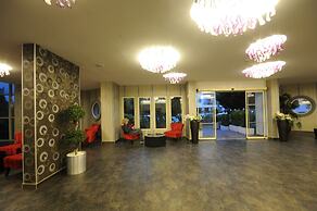 Luna Beach Hotel & Spa