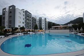 Luna Beach Hotel & Spa