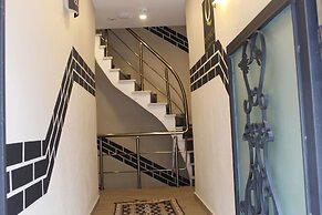 The Lola Hotel