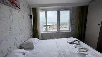The Lola Hotel