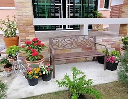 Baan Dear Home Stay