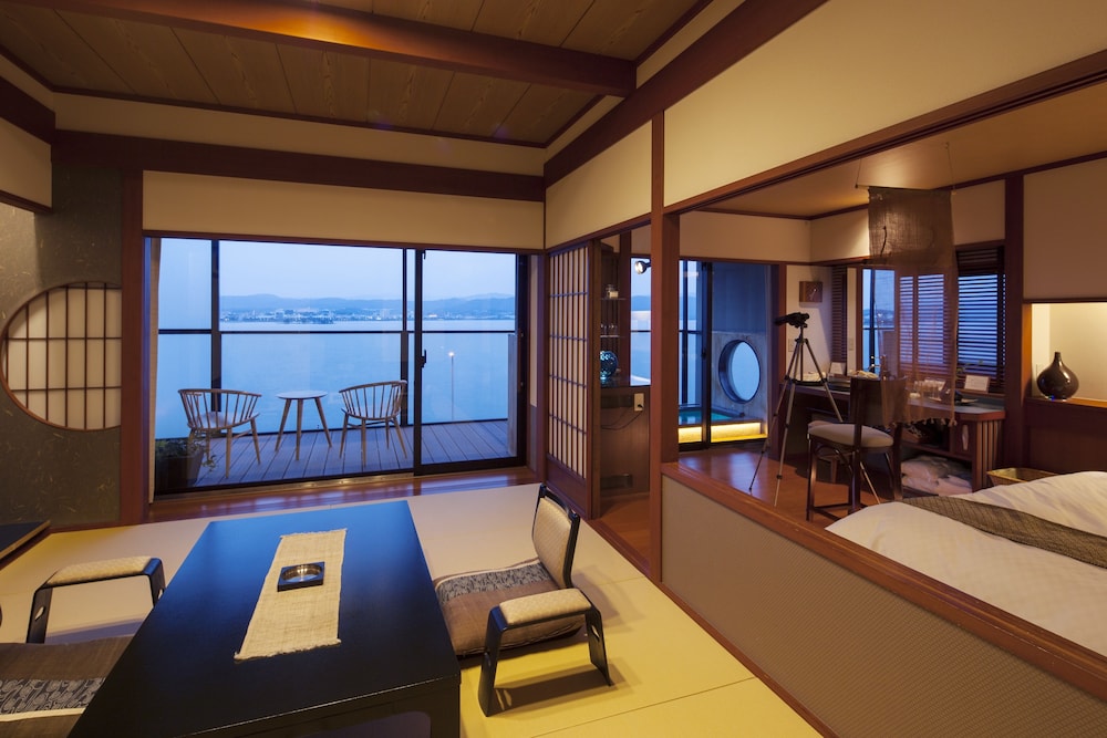 Naniwa Issui