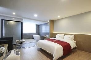 New Yorker Hotel