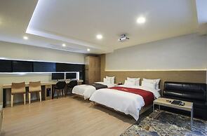 New Yorker Hotel
