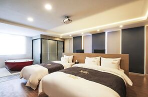 New Yorker Hotel