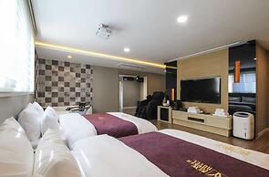 New Yorker Hotel