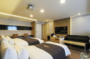 New Yorker Hotel