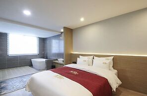 New Yorker Hotel