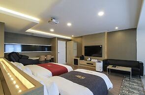 New Yorker Hotel