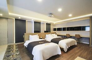 New Yorker Hotel