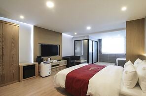 New Yorker Hotel