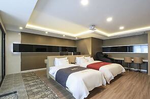 New Yorker Hotel