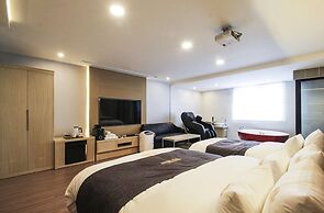 New Yorker Hotel