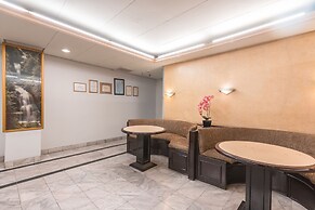 OYO 671 Hotel Capitol