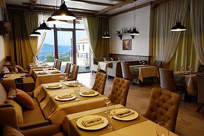 Oak Leaf Residences