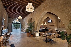Polis 1907 by Louis Hotels